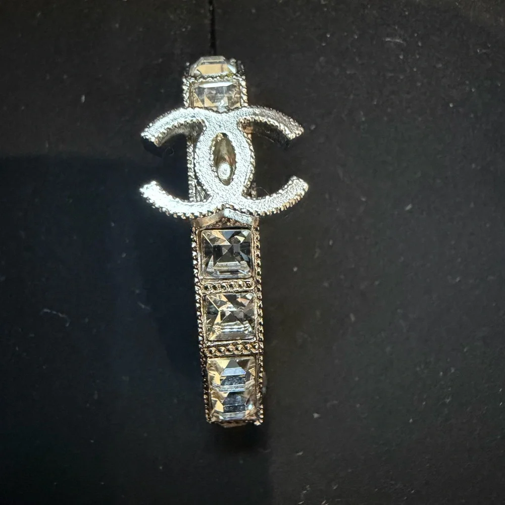 CHANEL Strass Silver Crystal Stud Earrings with box - Picture 6 of 11